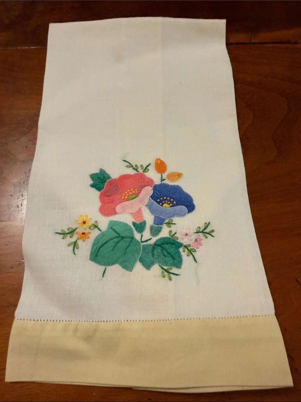 Vintage Hand Towels - Set of 2 (14x22”) - Excellent Condition